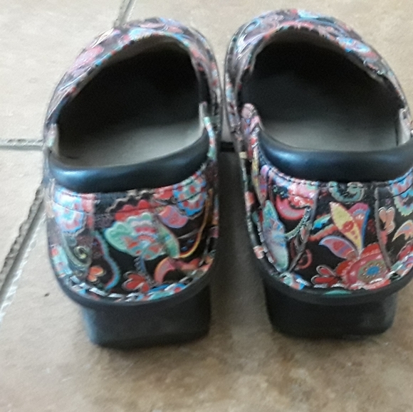 Shoes - Picture 5 of 6